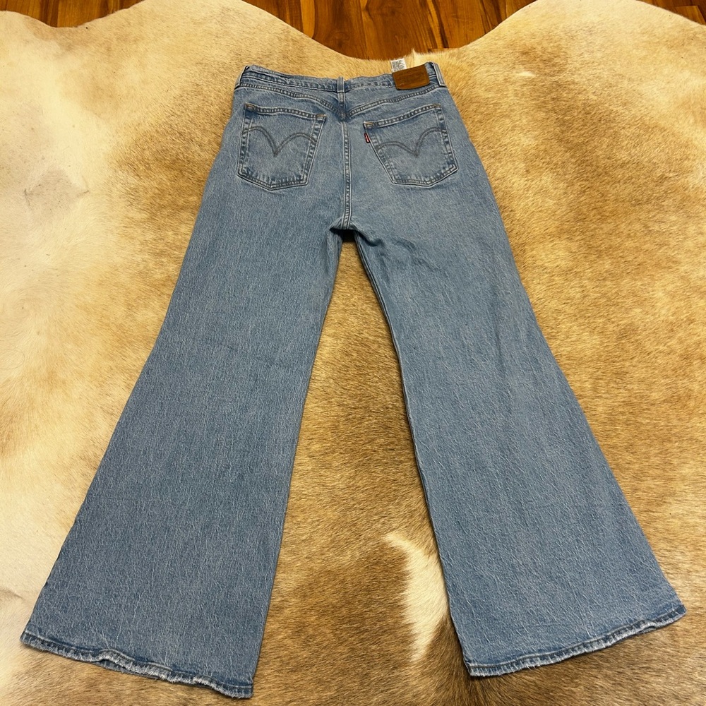 Levi's Premium Ribcage Bell Jeans🔥🔥♥️ - Picture 9 of 10